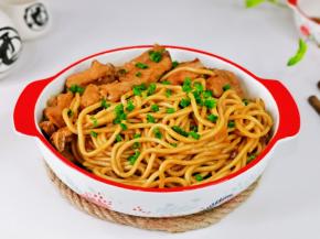 有主食，还有肉。