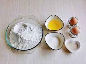 准备食材并称重。