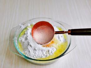 再加入白砂糖，按个人口味来放，我这个不是很甜。