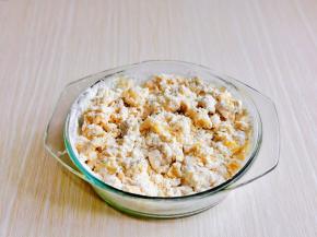 用筷子搅拌成絮状。