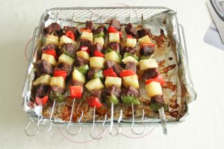 超级省时，热风循环，受热均匀，不用担心烤不熟或者烤糊！而且无油烟啊！当当当，出炉！举起烤串啃吧！新鲜出炉，热气腾腾，安心吃！