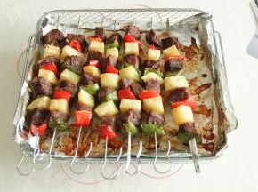 超级省时，热风循环，受热均匀，不用担心烤不熟或者烤糊！而且无油烟啊！当当当，出炉！举起烤串啃吧！新鲜出炉，热气腾腾，安心吃！