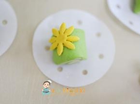 贴在绿色的刀切上