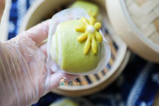 液体可以预留一部分水分太多面团很软不好整形