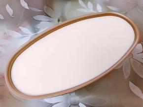 倒入椭圆不粘模具里，放入预热好的烤箱下层水浴法，先130度烤50分钟再转180度烤10分钟上色即可