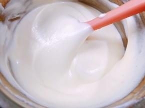 完全混合好的蛋糕糊细腻有光泽