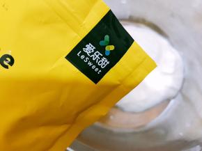 加入10克爱乐甜零卡糖拌匀