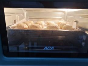 表面上色均匀，饼开始鼓起时即可出炉