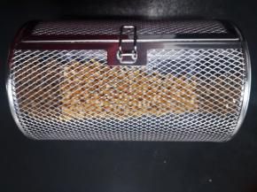 合上烤笼，扣上开关