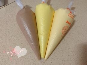 装入裱花袋里。