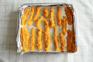 排入垫了锡纸的烤篮中。