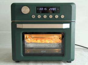 超级快速有没有，而且无油无油，这么热的夏天，进厨房油炸，太考验人了！而且怕油飞溅啊！用空气炸完全不需要担心这个安全问题啊，我是吹着空调，刷着手机，等着鸡柳出炉的！最后2分钟，可以开炉灯检查烘烤情况。