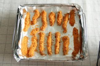 烤完出炉，上色真的很均匀，没有过火烤焦的情况。还蛮略微冷凉一下，就可以装盘开吃啦！直接吃或者蘸番茄酱都可以呀！