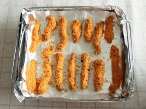 烤完出炉，上色真的很均匀，没有过火烤焦的情况。还蛮略微冷凉一下，就可以装盘开吃啦！直接吃或者蘸番茄酱都可以呀！