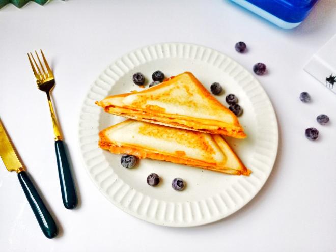 火腿鸡蛋三明治