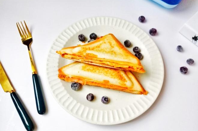 火腿鸡蛋三明治