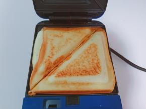 盖子三明治盖子，烘烤3-5分钟即可。