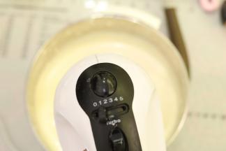 打蛋器转为低速整理气泡。