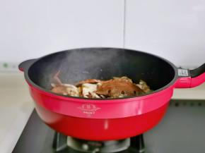 小火翻炒均匀。