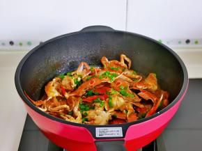 撒上葱花，关火出锅。