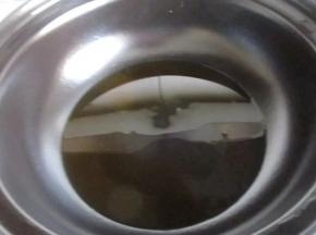 3.砂锅里加一点橄榄油