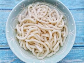 捞出泡凉水中备用。