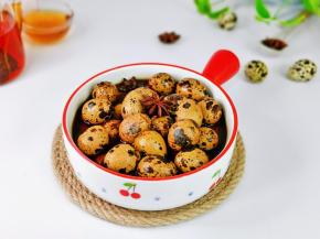 这时红茶鹌鹑蛋也好啦，看起来好香呀！