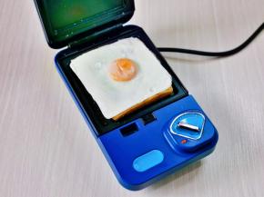 再放上煎好的鸡蛋。