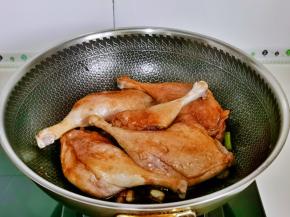 小火翻炒均匀。