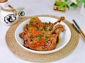 鸭腿入味又酥烂。