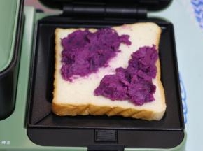 放上紫薯泥。