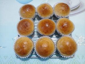 10分钟时注意上色情况，及时加盖锡纸，面包出炉后，我刷了一层椰子油。面包晾凉后，装袋保存。