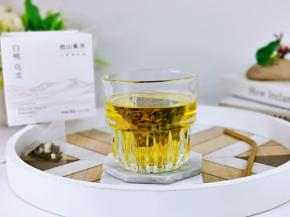 这款茶直接泡水喝也特别赞，香而纯正，带有桃子香的乌龙茶，齿颊留香。