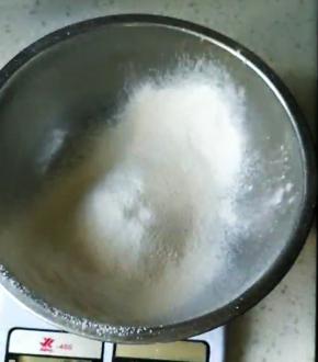 将低筋粉过筛