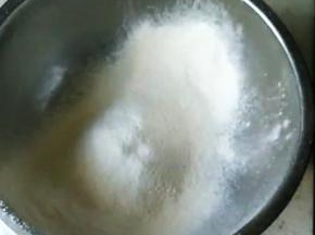 将低筋粉过筛