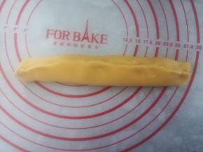 包成长条状，捏紧，搓圆