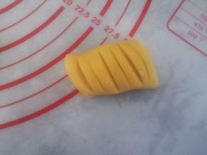 用手轻轻捏一下塑性