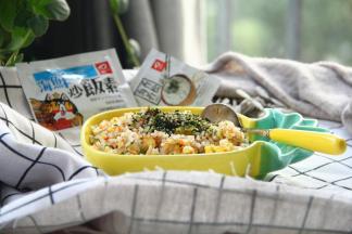 继续翻炒几秒，就可以关火，装盘！