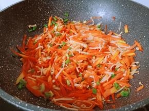 撒点葱花就可以盛盘。