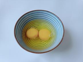 加一丢丢的盐在鸡蛋里面。