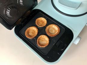 盖上上盘，设置5分钟，香香脆脆的挞底就烤好了。