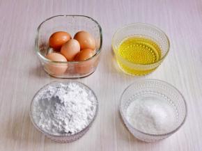 准备食材并称重，我用的鸡蛋是从冰箱冷藏室刚取出来的，这样全蛋易打发。