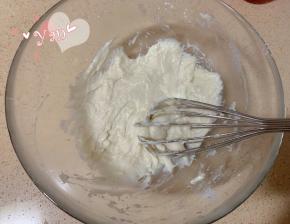 筛入低粉“之”字形混合均匀。