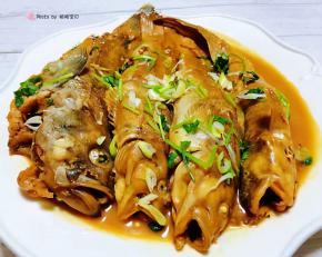 这盘营养丰富又美味的家焖杂拌鱼也是宴客的必备拿手大菜