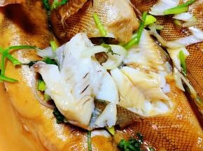 鱼肉入口细腻鲜美入口即化让人回味无穷