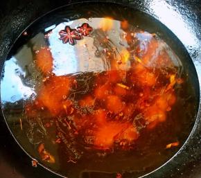 添加适量清水搅拌均匀