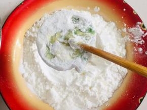 再次裹一层玉米淀粉！