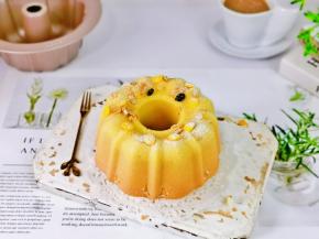 完美脱模，撒上糖粉装饰上即食麦片。