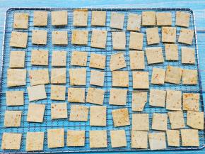 平摊放入烤箱烤网中，