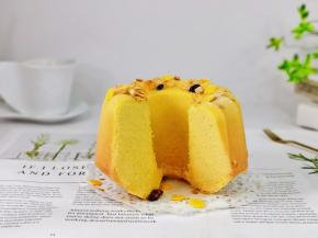 切开啦，口感香浓诱人的咕咕霍夫蛋糕；柔软的口感、甜蜜的味道。